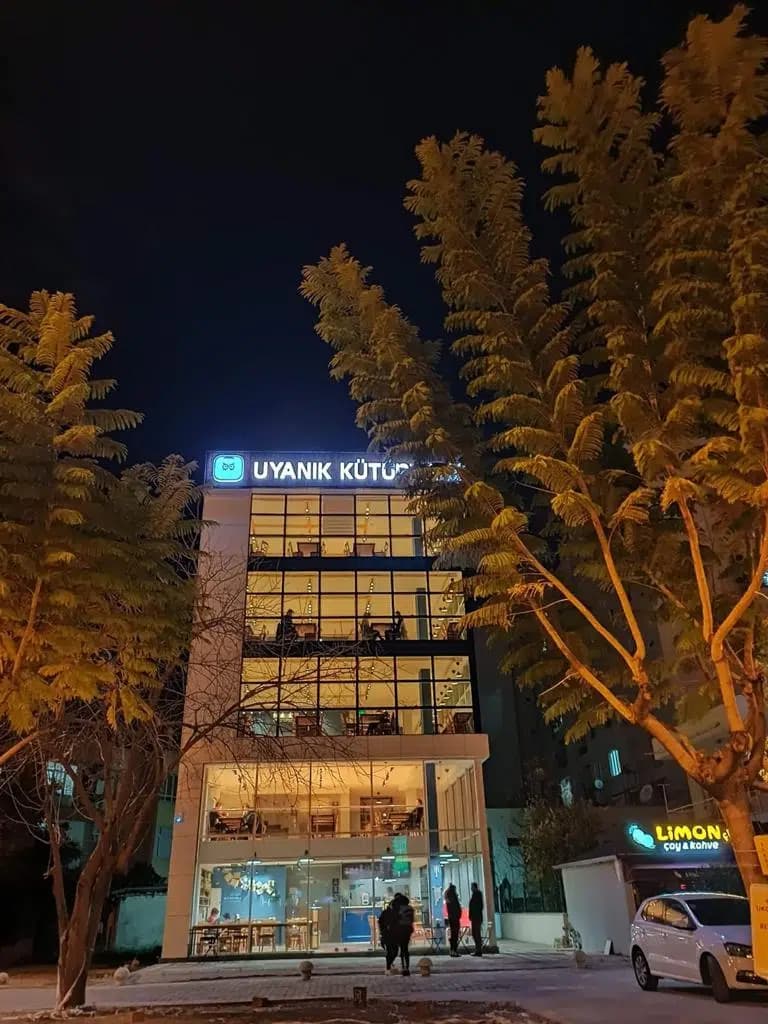Uyanık Kütüphane Antalya Muratpaşa şubesi