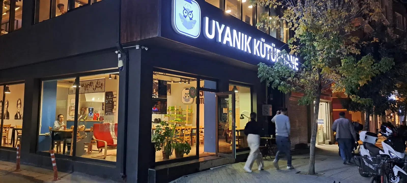 Uyanık Kütüphane Eskişehir Tepebaşı şubesi